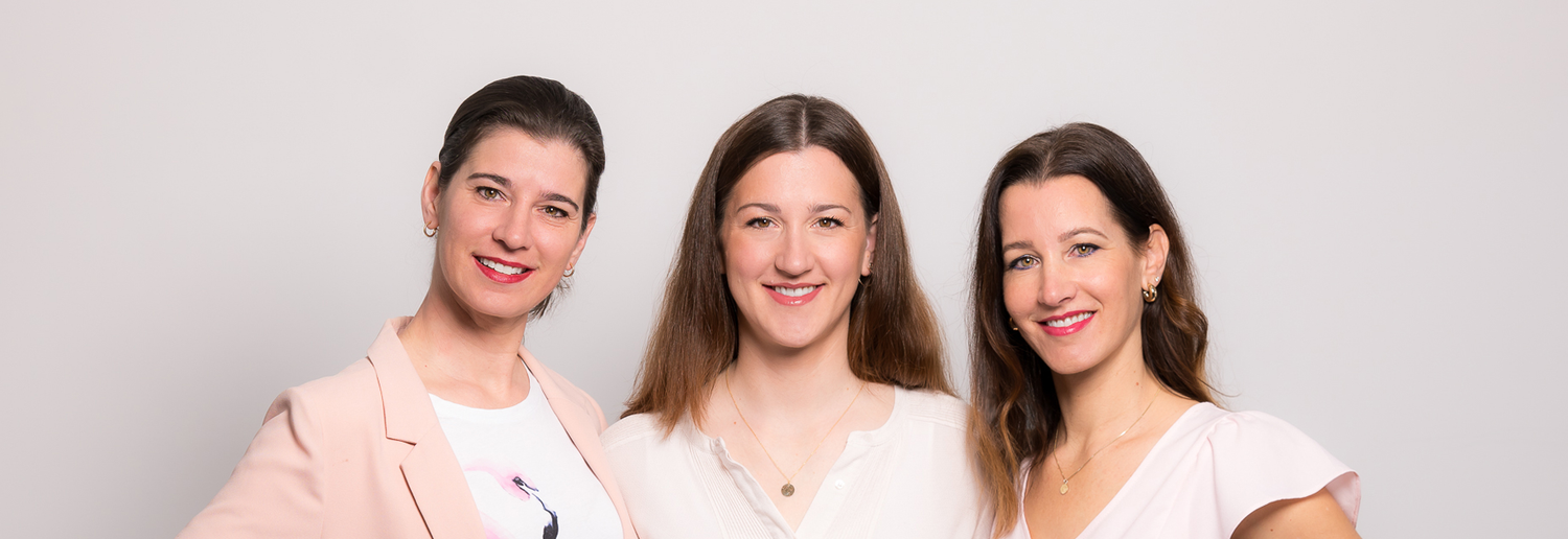 Die drei Schwestern hinter COSLINE Cosmetics