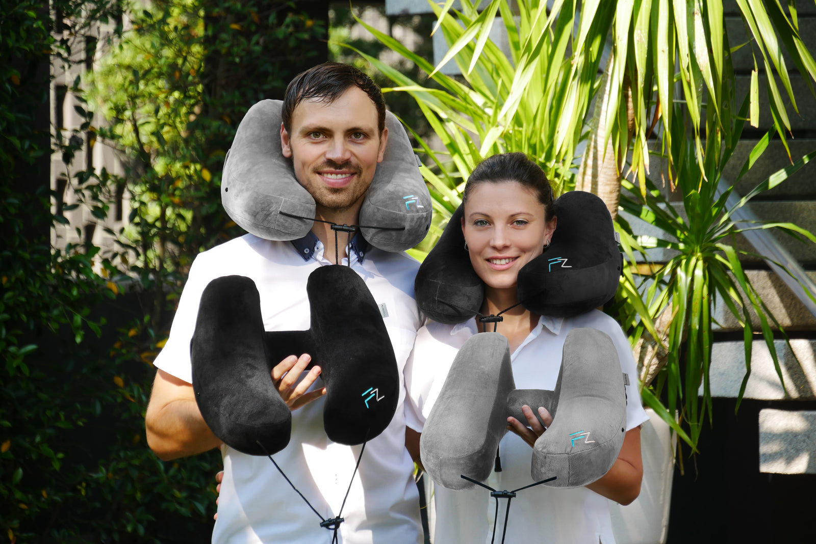 Florian und Ildikó von FLOWZOOM mit Reisekissen