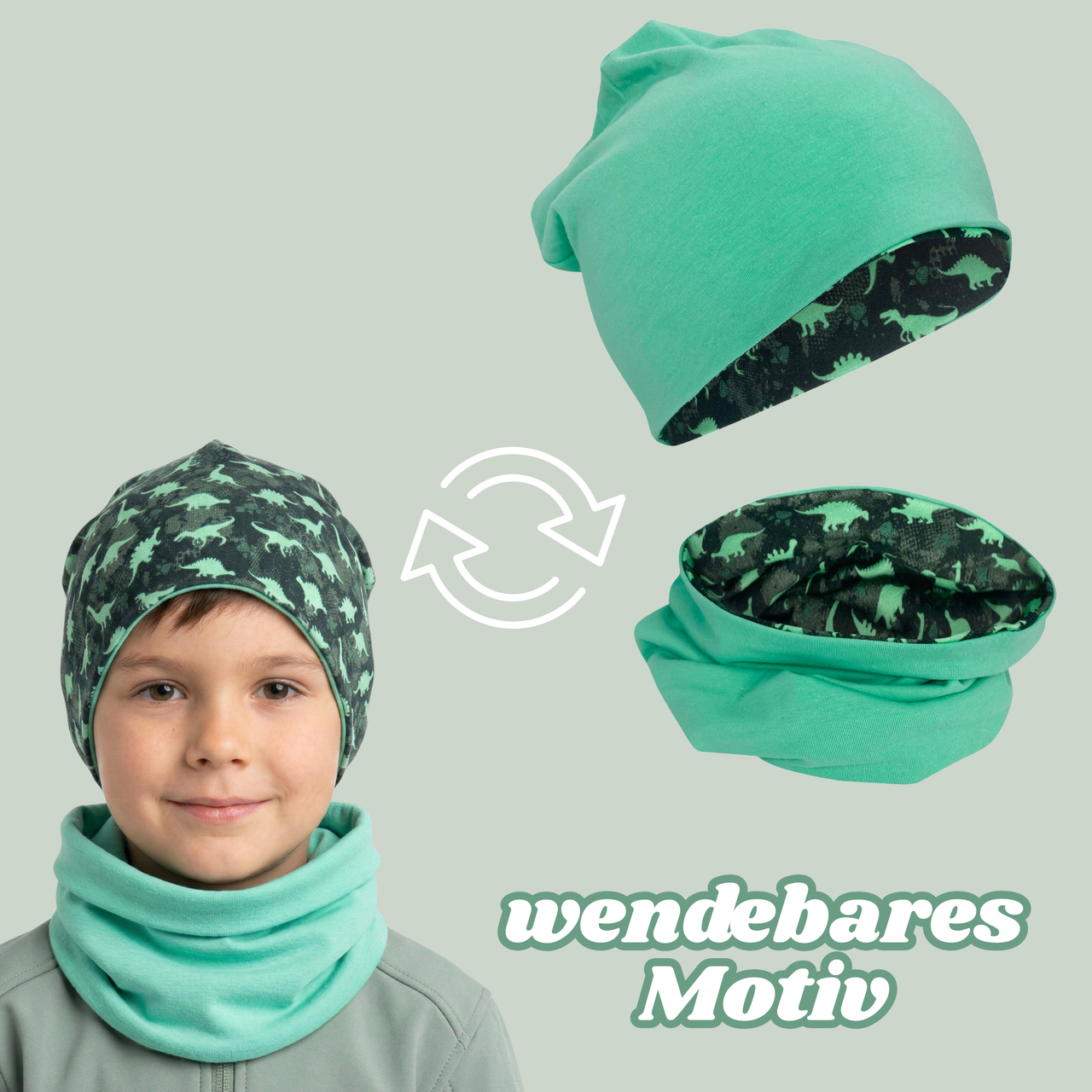 Kind mit einem grünen HECKBO Mützen- und Loop-Set mit Dinosauriermotiv